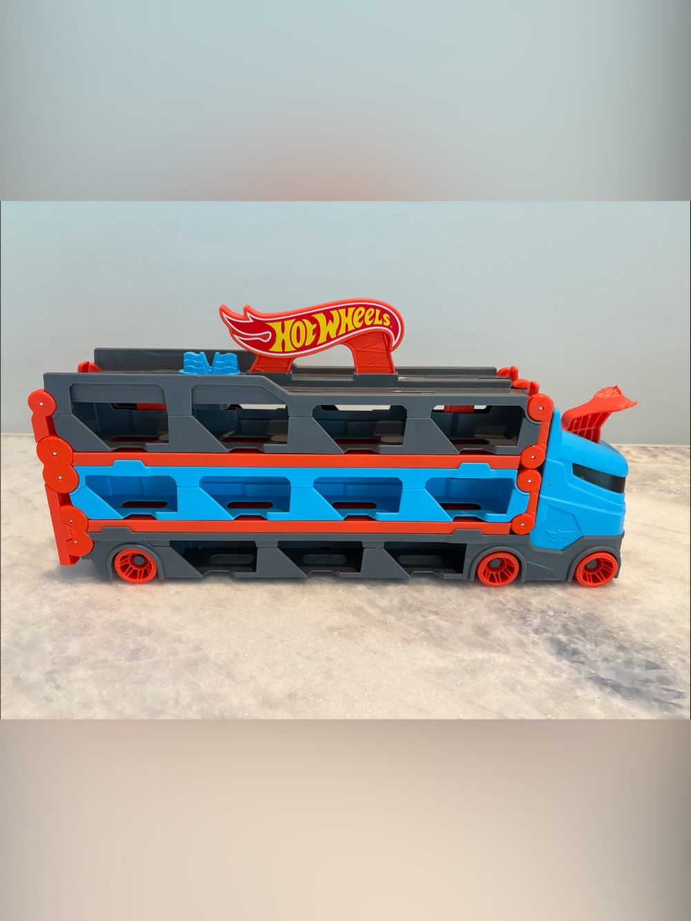 Hot Wheels Multi-Car Transporter